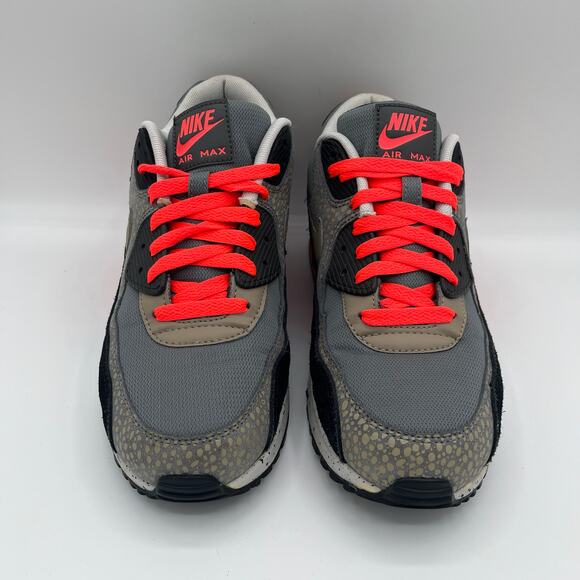 NIKE Air Max, Athletic Shoes, Size 8, Black & Pink - Picture 3 of 8